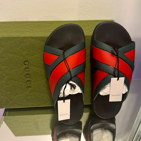 Gucci Agrado Black Rubber Web Slide Sandal Slip On Green Red Crisscross Sz39 NIB - Picture 2 of 4